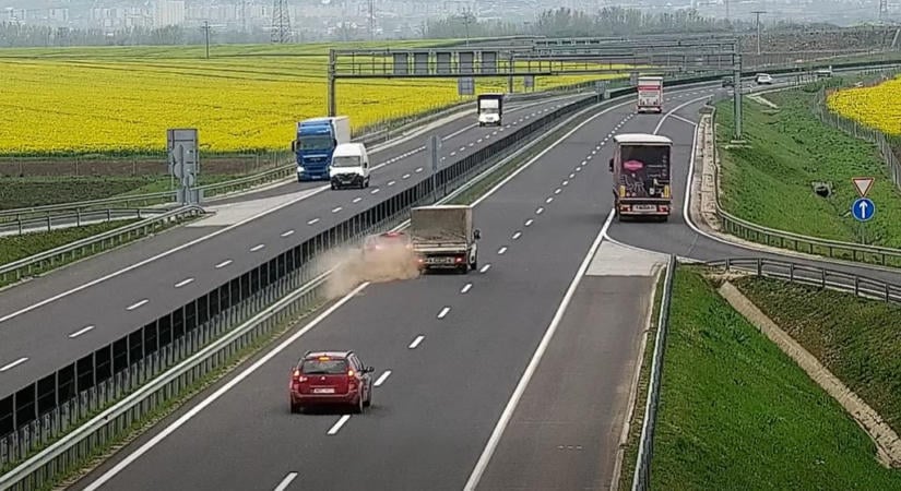 Hihetetlen jelenetet vett fel a kamera az M30-ason: udvarisságával okozott balesetet