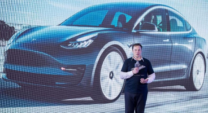 Visszaütött a futurisztikus dizájn, milliónyi autót rendelnek vissza