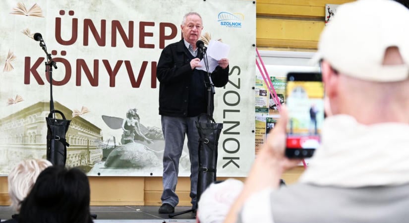 Darabját kis híján betiltották, regényéből politikai ügy lett – Spiró György Szegedre érkezik