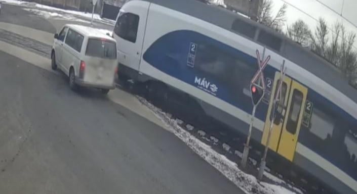 Teljesen megbénította a MÁV-ot, eltiltanák a vezetéstől