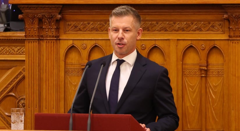 Magyar Péter felszólalásával indul a parlamenti nap, fontos döntések várhatók – kövesse élőben a Blikken!