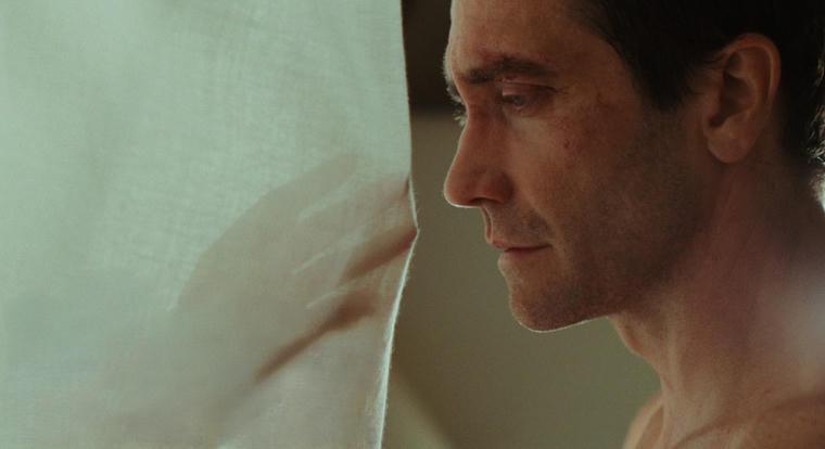 Jake Gyllenhaal szemlátomást nagyon szerelmes egy szellembe M. Night Shyamalan és Nicholas Sparks közös filmjének első előzetesében