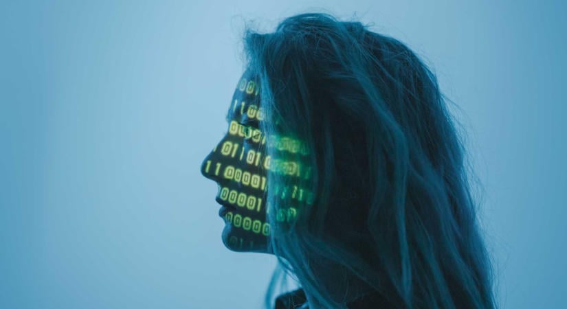 Lia „eltanulta” a sértegetést – Idiótának nevezte az ügyfélt egy bank chatbotja