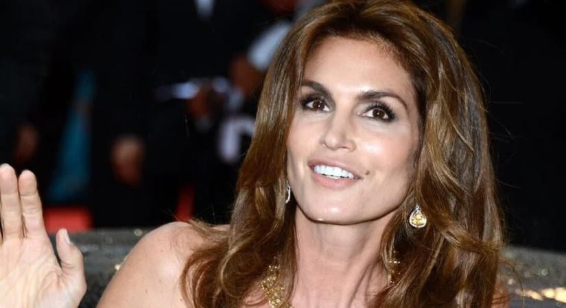 Összetart a tragédia után Cindy Crawford családja