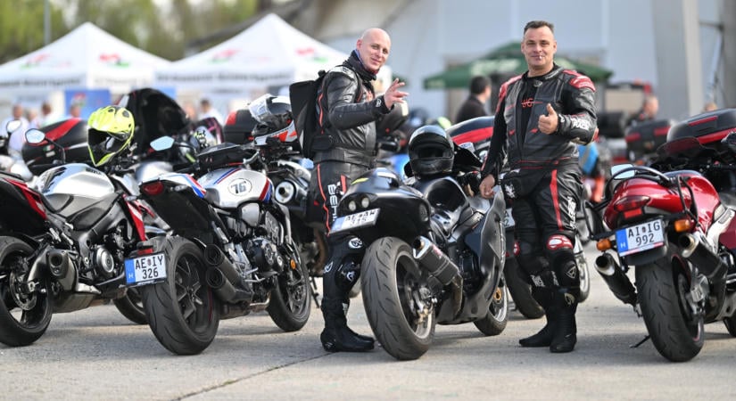 Pécsről Villányba gurulnak a motorosok: koncerttel és látványos bemutatókkal zárják a szezont