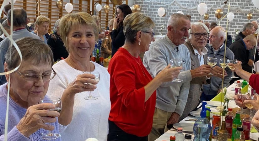Finom ebéd, zene és megható szavak – különleges ünnepet tartottak Ágasegyházán  fotók