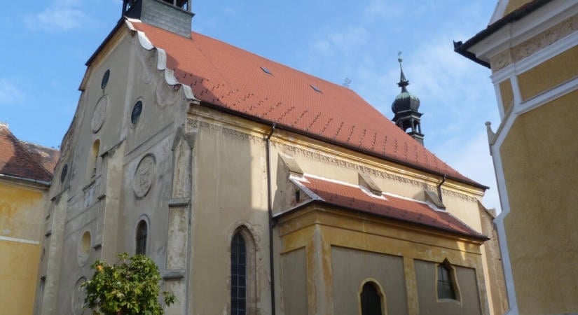 A közelmúltban is újabb titkait fedték fel a kőszegi Szent Jakab-templomnak, most megújulhat a homlokzata