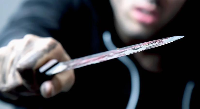 Megkéselte a tanárnőjét egy diák az osztályteremben, felmentették a gyilkossági kísérlet vádja alól