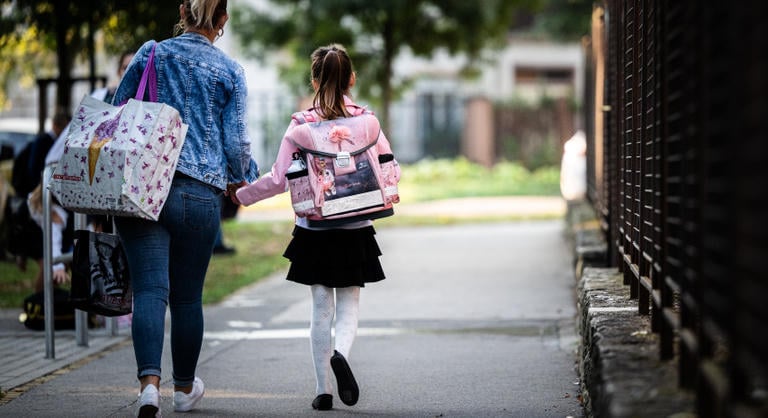 Hosszú szünetek, kevesebb tanítási nap, jelentős változásokkal indul az új tanév