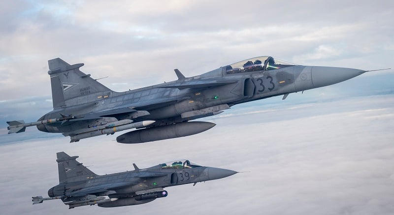 Gripen-baleset: sikeres volt a pilóta műtétje, a honvédelmi miniszter jó híreket közölt