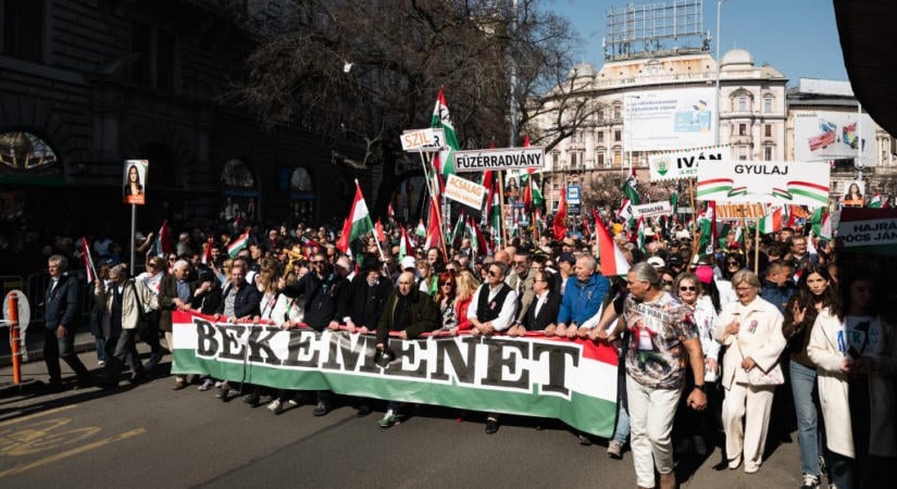 Ismét lesz október 23-án békemenet, most vasárnap is a Terror Háza előtt tüntetnek Bayer Zsolték