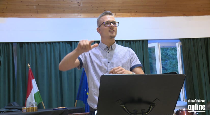 Új időszak kezdődhet a Dunaújvárosi Vegyeskar életében: Almási Máté lett a karnagy