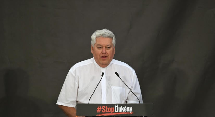 "Osztie Zoltán szerint Orbán Viktor egy égő fáklya, aki vezeti a nemzetet. Szóval egy ilyen embertől mit lehet várni?"