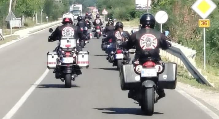 Zöld utat kapott a „motorostörvény”: előregurulás a kocsisor mellett, buszsáv a motoroknak (VIDEÓ)