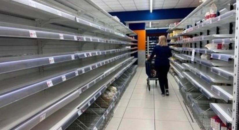 Üzemanyag-ellátási gondok, romlott hal, üres polcok Olaszországban – Aki most utazna Nápolyba, nincs könnyű helyzetben