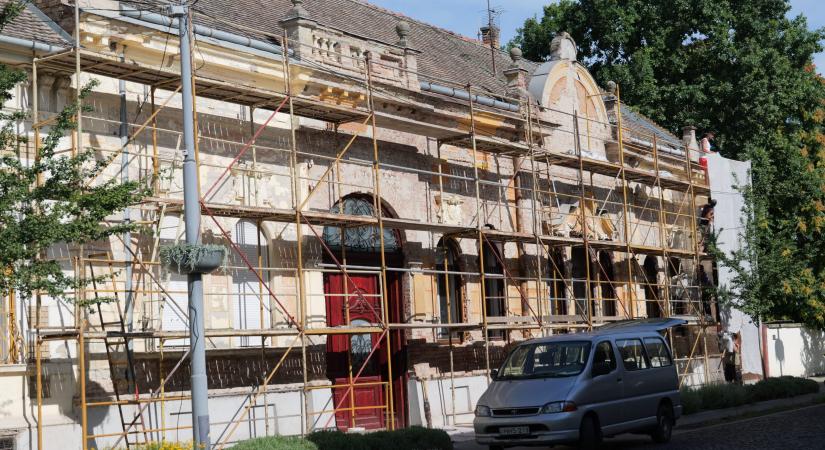 Felállványozták a legkopottabb belvárosi épületet
