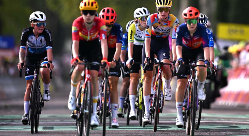 Gyorsabbá tehet a kitömött melltartó? Új trükk miatt vizsgálják a Tour de France női mezőnyét