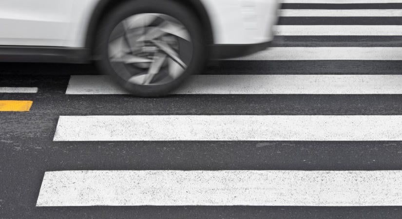 A zebrán ütötte el a nőt a 74 éves férfi Zalaegerszegen, bíróság előtt felel a tettéért