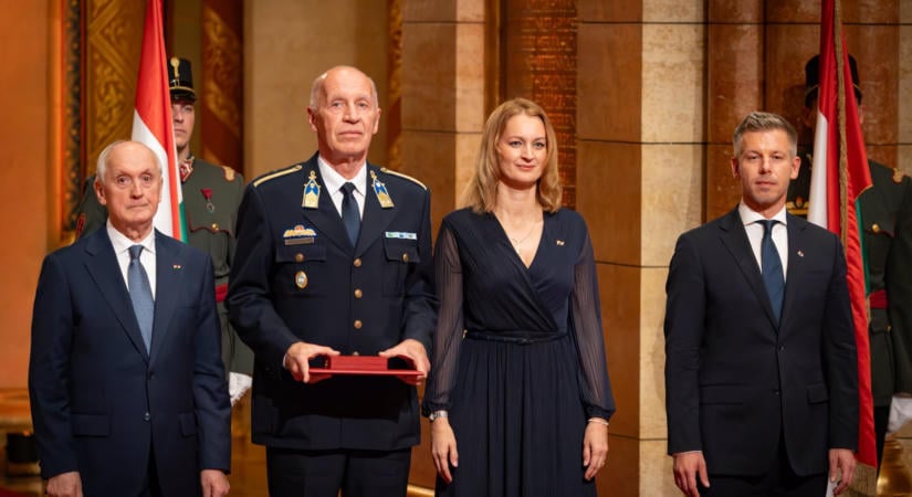 Magyar Arany Érdemkeresztet vett át Pelleg József László r. alezredes