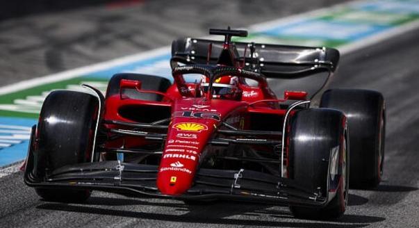 Leclerc a pole-ban Verstappen előtt
