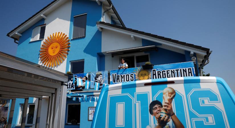 Maradona-szobor és kék-fehérre festett ház – nem a cseh fanatikuson múlt, hogy Argentína nem nyert vb-t