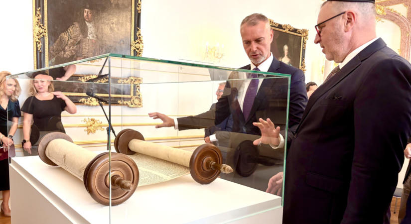 Pozsonyi zsidó örökség és egy „árva” Tóra-tekercs hazatérése