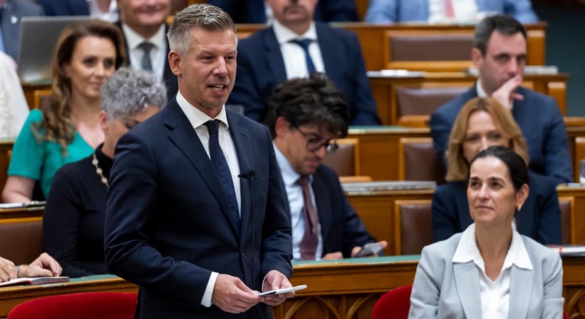Rendkívüli bejelentést tett Magyar Péter a mentelmi jogával kapcsolatban