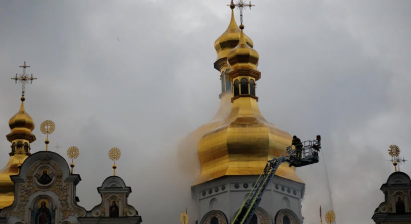 Megrongálódott az orosz támadásokban a 120 éves Szent Pokrovszkij-templom Kijevben