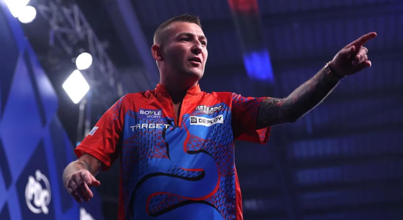 Aspinall remekelt, Price simán nyert Ross Smith ellen a darts World Grand Prix-n