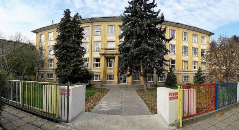 Rendőrök jelentek meg a somorjai iskolánál – most kiderült, mi történt valójában