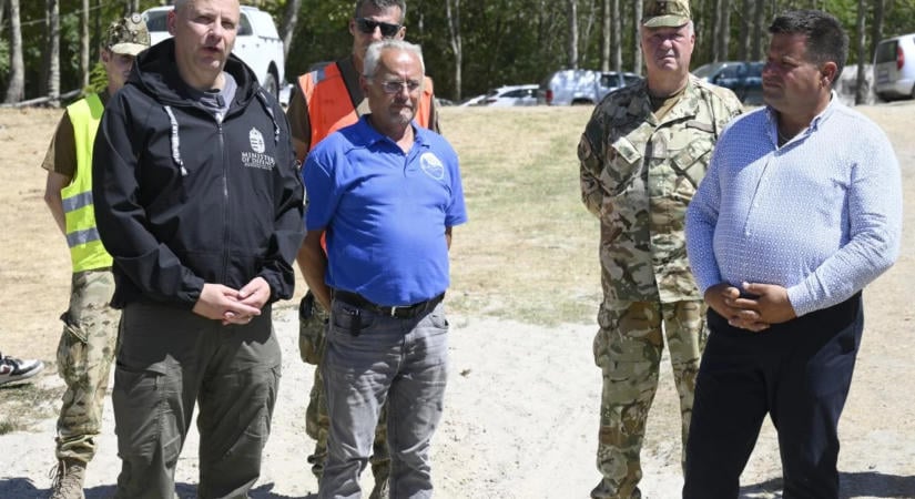 Ruszin-Szendi Romulusz: több mint 22 ezer köbméter követ építettek be a Duna medrébe Paksnál