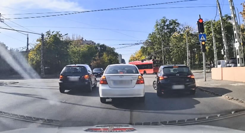Forgalomból kivont kocsival menekült egy körözött nő Budapesten