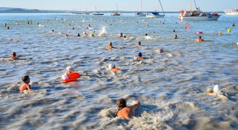 Reggel 7-kor rajtol a Balaton-átúszás, eddig közel 11 ezer nevezés érkezett