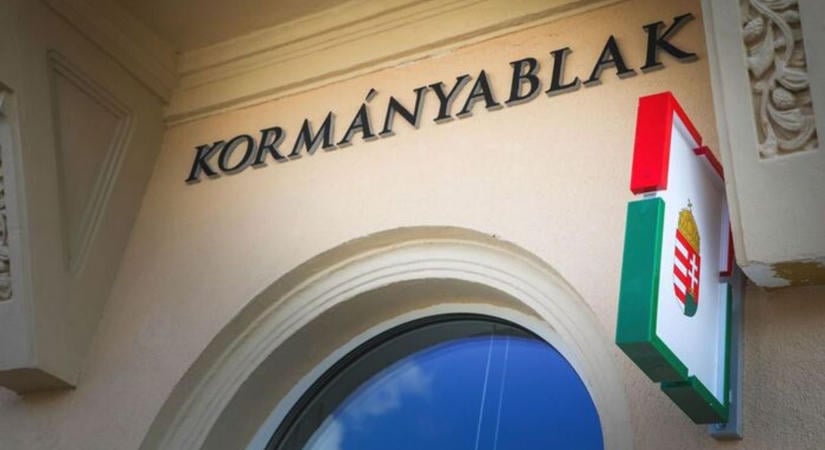 Hivatalos fotó érkezett az új borsodi főispánról! Már át is vette az irányítást a kormányhivatalban