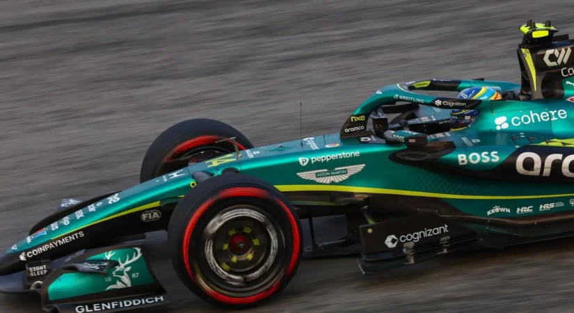 Olyan történt a kaotikus futamon, amire kevesen számítottak: Alonso gyorsabb volt a Ferrariknál!