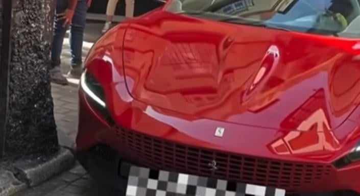 Szűk sikátorokban lavírozott a 90 milliós Ferrarival, még nem lélegezhet fel teljesen
