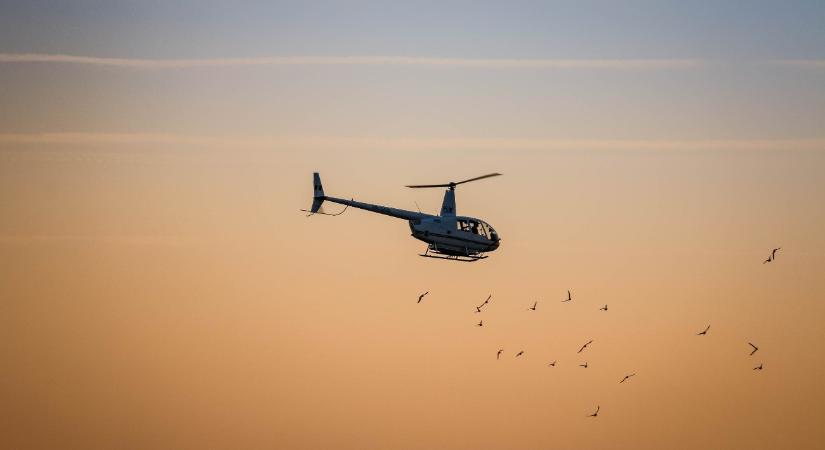 Levegőben köröző helikopter, rendőrök és katonák, amerre a szem ellát, szögesdróttal körbetekert úttorlaszok – az EU-csúcs első napja