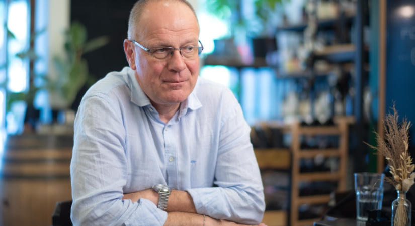 Börtönnel fenyegetik Navracsics Tibort