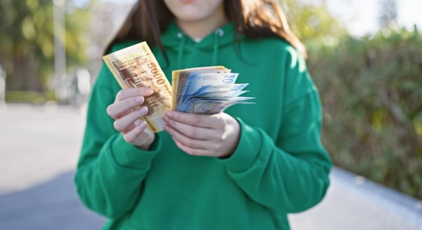 Dolgozó, otthon élő gyerek: kellene pénzt adnia a szülőknek? Ezt gondolják olvasóink!