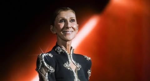 Aggódnak a fanok! Celine Dion nagyon csúnyán elesett a legutóbbi koncertjén