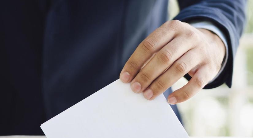 Közel hétszáz választópolgár kezében a polgármesteri szék sorsa