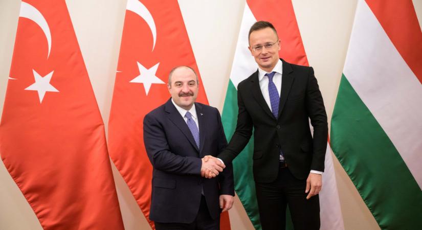 Szijjártó Péter: A magyar-török együttműködés nagy segítség a nehézségek leküzdésében