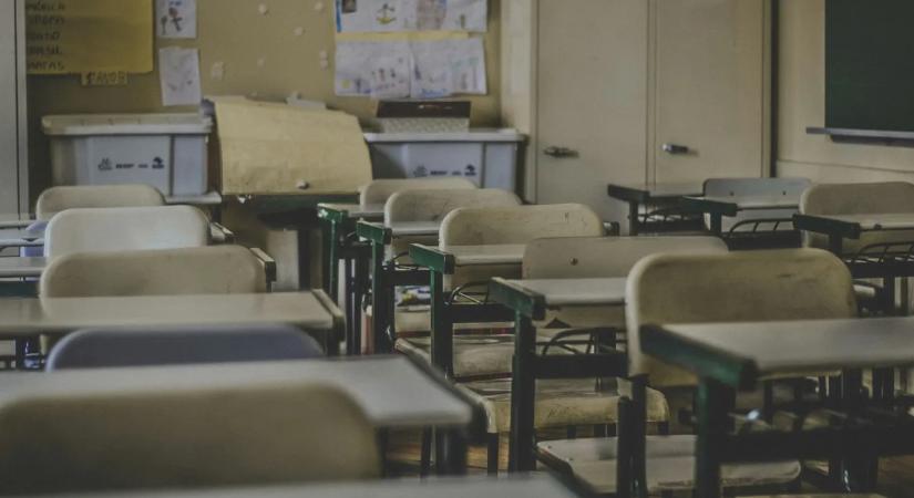 Rettenet az iskolában: tanteremig követte, majd fejbe szúrta a tanárnőjét egy 15 éves diák