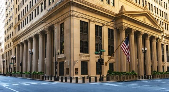 Rekordot döntött a Bank of America kereskedése – Kilőtt a profit, 50 százalékkal nőttek a banki díjak