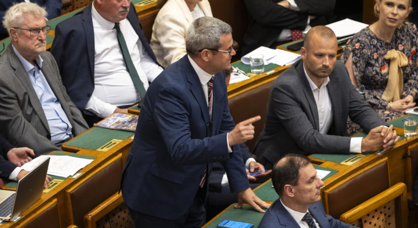 Takács Péter még meg sem kezdte a felszólalását, máris abbahagyta