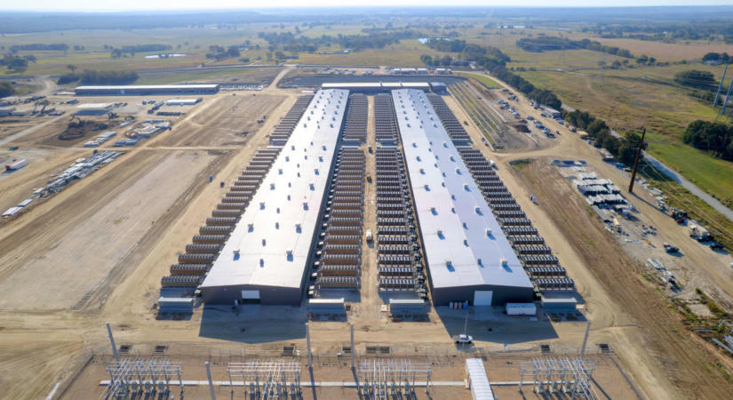 Hiába tiltakoznak a helyiek, tovább épül az 50 megawattos bitcoinbánya