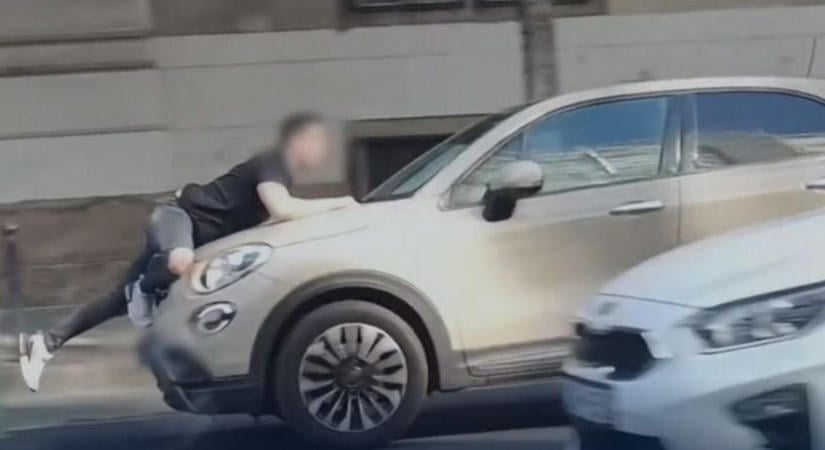 El akarta ütni, a motorháztetőn vitte magával a taxist az ámokfutó – börtön járhat érte (videó)