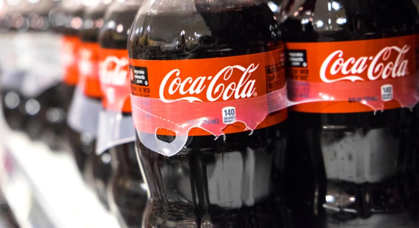 Lép a Coca-Cola, eltűnik a jól ismert felirat a magyarok egyik kedvenc ásványvizéről