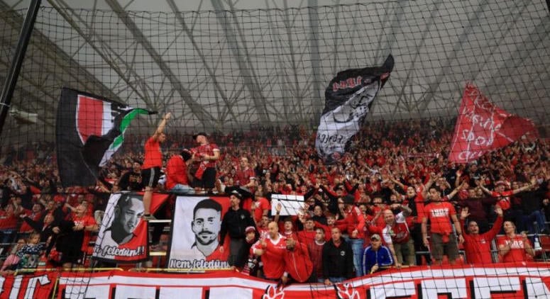 Szektorbezárás és pénzbüntetés a DVSC-nek