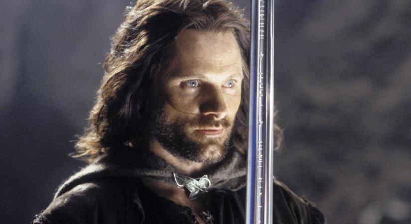 Elijah Wood elkotyoghatta, ki fogja eljátszani Aragornt a The Hunt for Gollumban Viggo Mortensen helyett